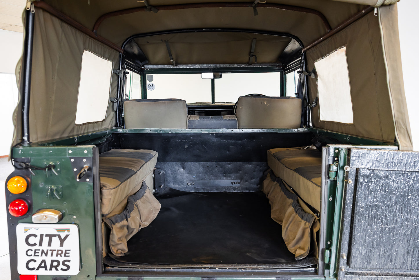 1979 Land Rover Series III 2.2L - 68000km showing