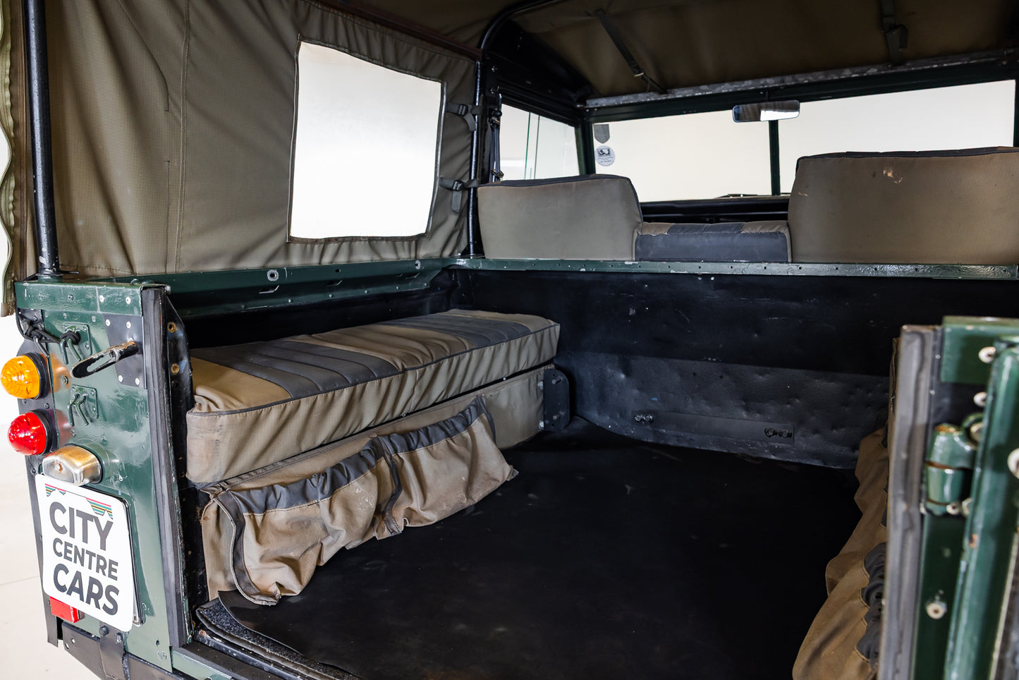 1979 Land Rover Series III 2.2L - 68000km showing
