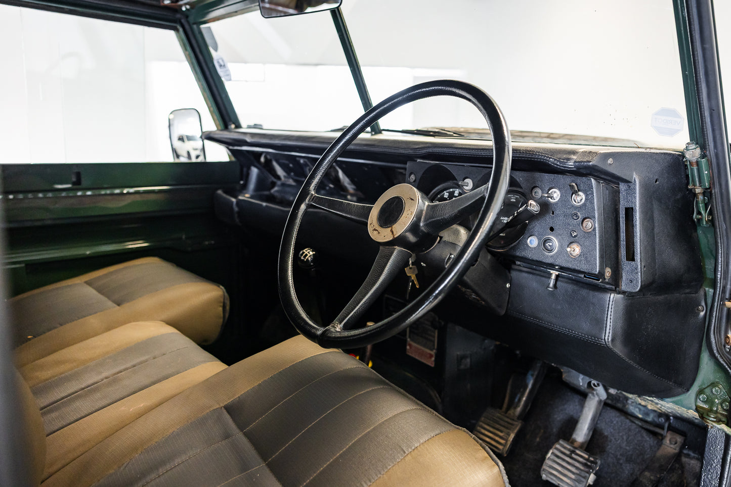 1979 Land Rover Series III 2.2L - 68000km showing