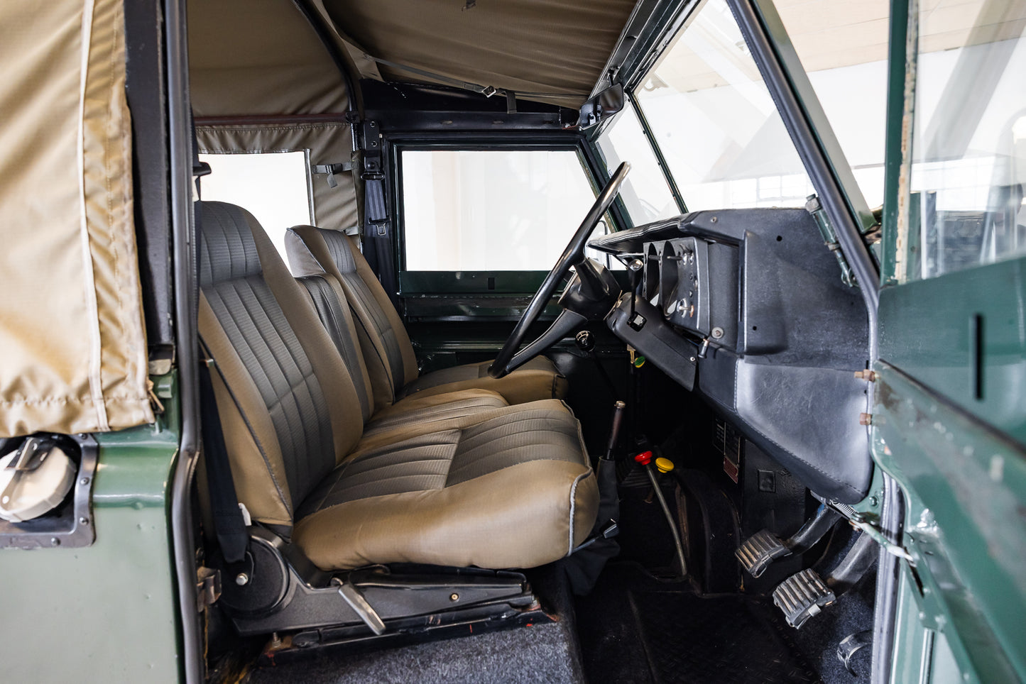 1979 Land Rover Series III 2.2L - 68000km showing