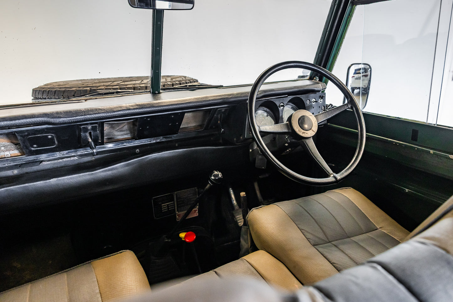 1979 Land Rover Series III 2.2L - 68000km showing