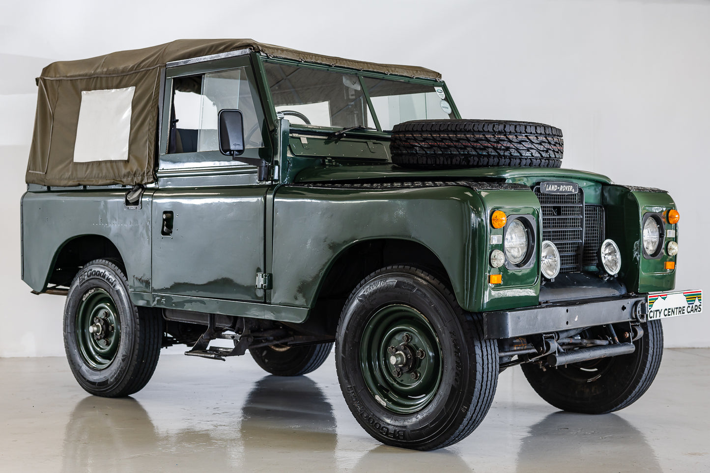 1979 Land Rover Series III 2.2L - 68000km showing