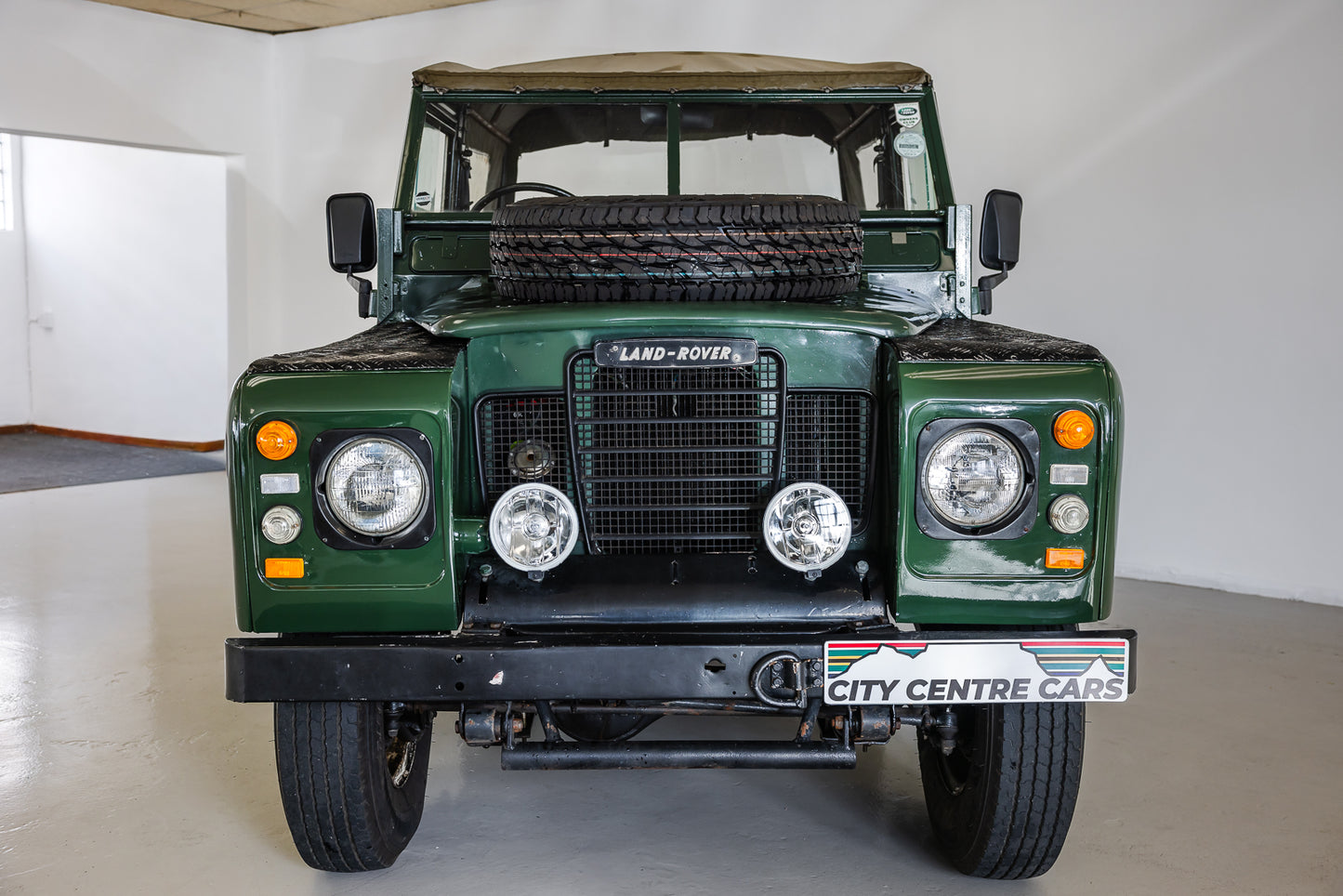 1979 Land Rover Series III 2.2L - 68000km showing