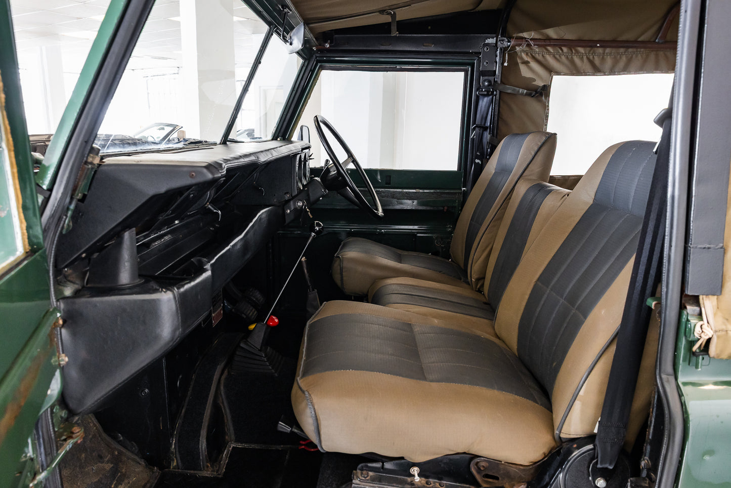 1979 Land Rover Series III 2.2L - 68000km showing