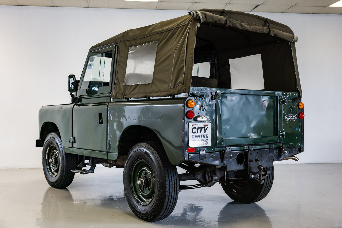 1979 Land Rover Series III 2.2L - 68000km showing